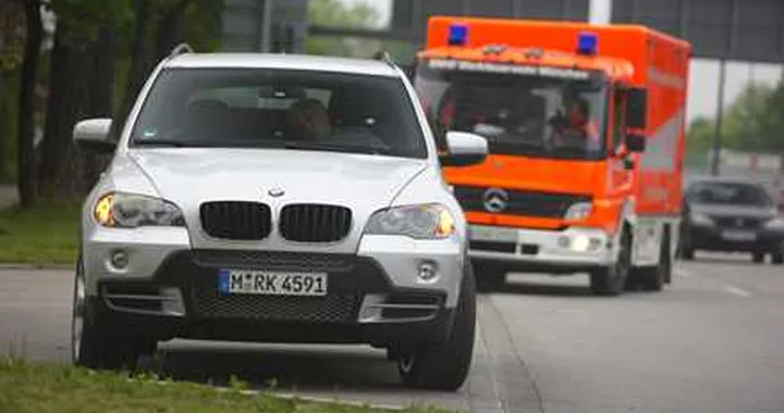 BMW: un sistema che ferma la vettura se il conducente ha un malore