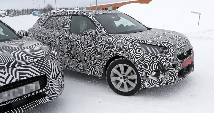 Nuova Peugeot 2008: le foto spia
