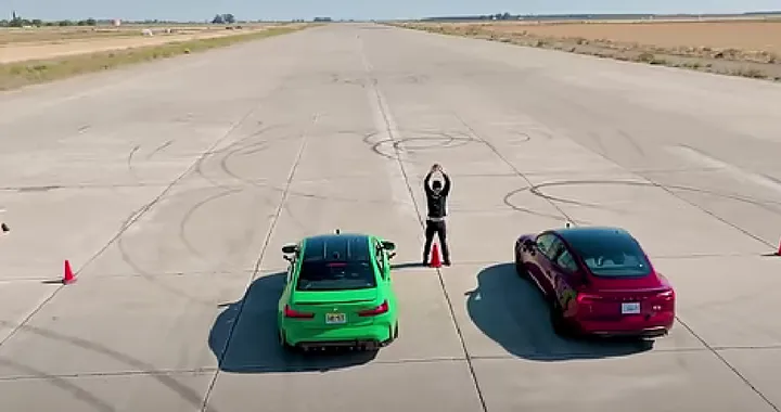 Tesla Model 3 Performance vs BMW M3 CS: sfida al cardiopalma [VIDEO]