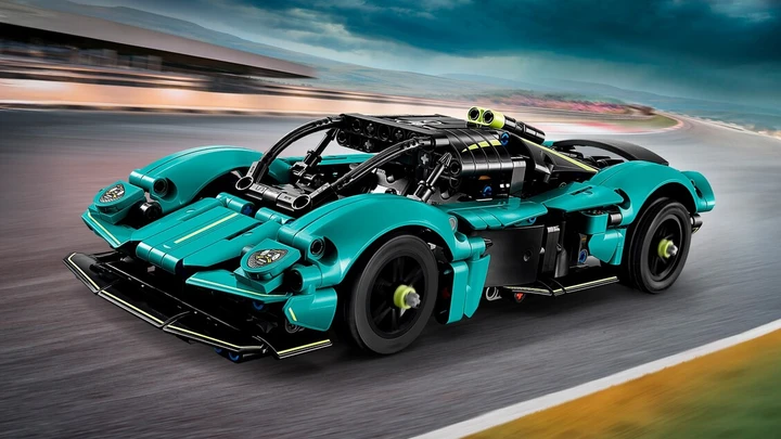 LEGO Technic e Aston Martin Valkyrie, l'ultima gemma a mattoncini