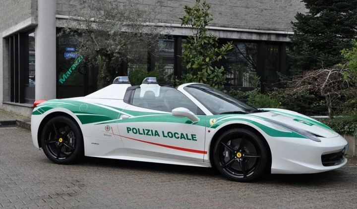 Una Ferrari 458 Spider per i vigili di Milano