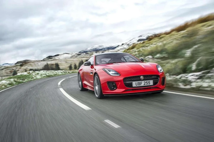 Jaguar F-Type 2.0 litri turbo: un quattro cilindri da 300 CV
