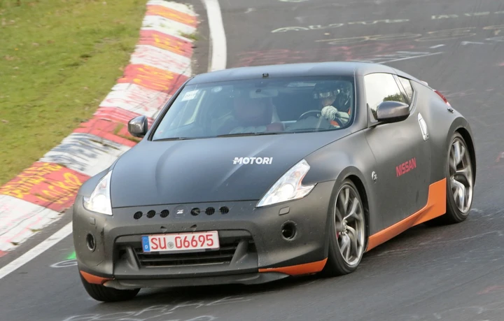 Nuova Nissan 370Z: le foto spia durante i test