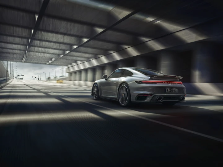Porsche 911 Turbo S, l’assetto aerodinamico: immagini ufficiali