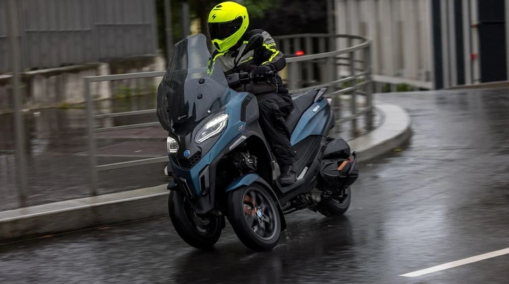 Andare in moto sotto la pioggia: 5 consigli utili