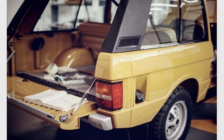 Range Rover Reborn: immagini ufficiali