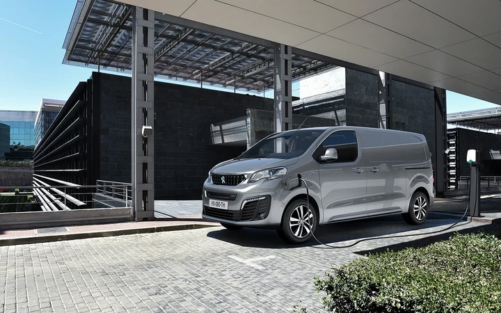 Nuovo Peugeot e-Expert, il furgone compatto diventa 100% elettrico