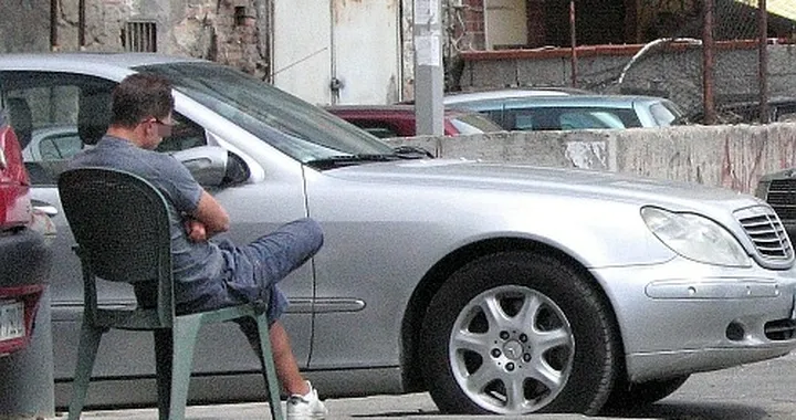 Napoli, blitz dei Carabinieri: fermati 101 parcheggiatori abusivi