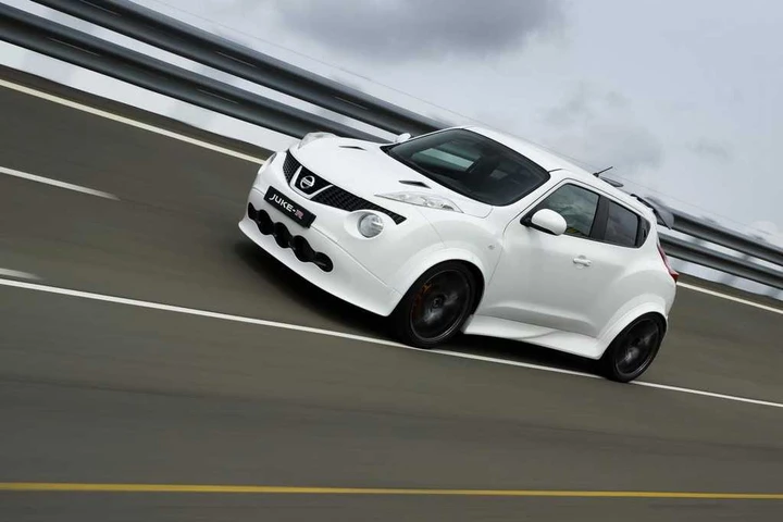 Nissan Juke-R: costruito il primo esemplare