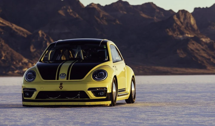 Volkswagen Beetle LSR, record di 330 km/h a Bonneville