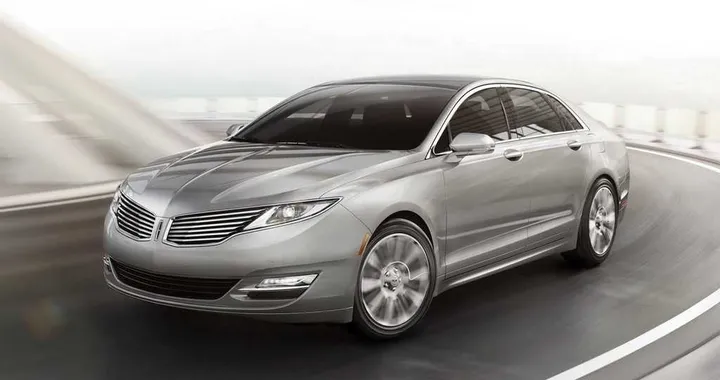 Lincoln MKZ 2013: stile e tecnologia