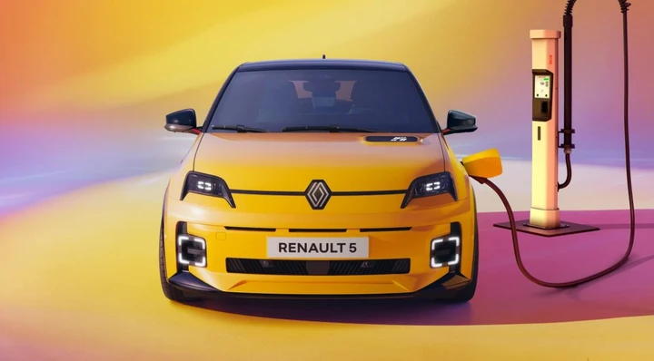 Renault 5, aggiornamenti in vista: più autonomia e tecnologia?