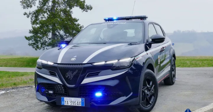 Alfa Romeo Junior al servizio della Polizia Locale: la prima divisa non si scorda mai