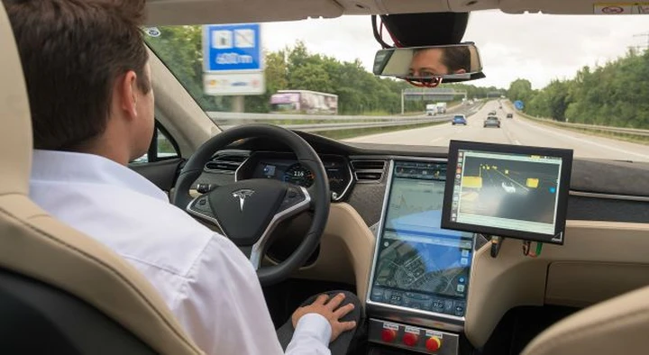 Guida autonoma: Bosch punta sulle mappe di TomTom