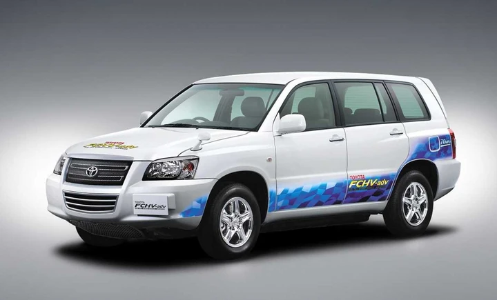 Toyota: idrogeno fuel cell dal 2015