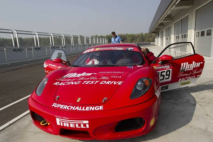 Speed Driving Emotion Ferrari F430 Challenge