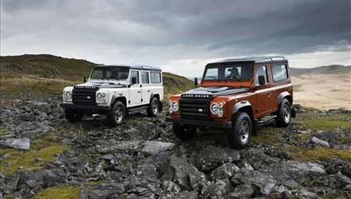 Land Rover Fire & Ice: due serie speciali per l'inossidabile Defender