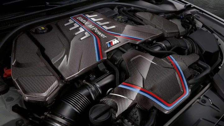 BMW conferma il futuro del V8 nonostante le sfide normative