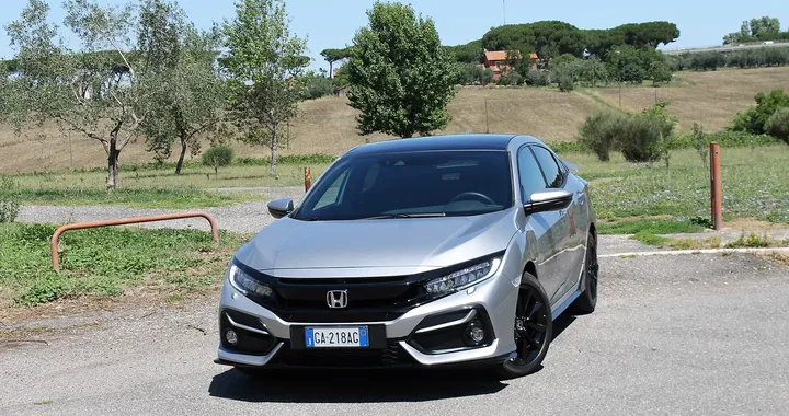 Honda Civic 1.0T Executive Sport Line: la prova su strada
