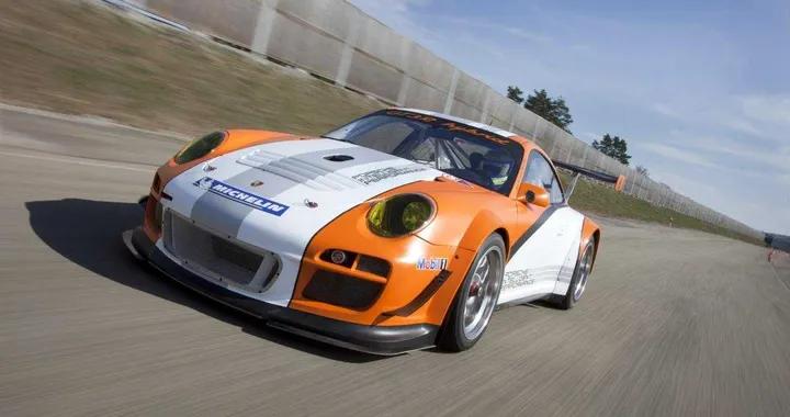 Porsche 911 GT3 R Hybrid 2.0 alla 24 Ore del Nurburgring