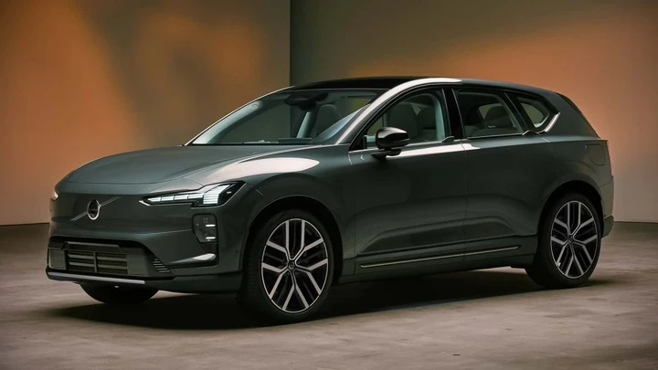 Volvo semplifica la ricarica elettrica: arriva il sistema Plug & Charge