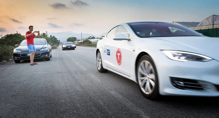 Tesla: in Italia il record di autonomia con un pieno di energia elettrica