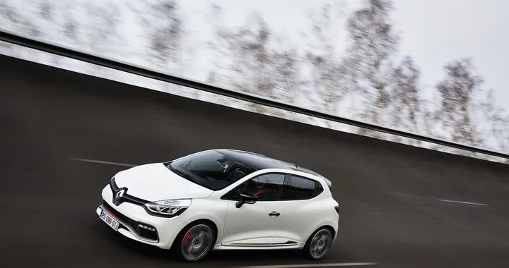 Renault Clio R.S. 220 EDC Trophy: da 25.900 euro
