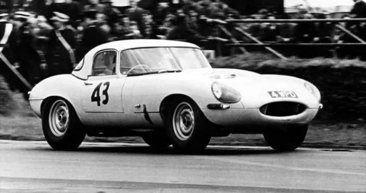 Jaguar E-Type Lightweight: il ritorno di un mito