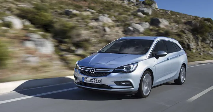 Opel Astra Sports Tourer 2016: prezzi da 18.600 euro