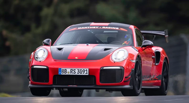 Porsche GT2 RS umilia la McLaren Senna: nuovo record a Interlagos [VIDEO]