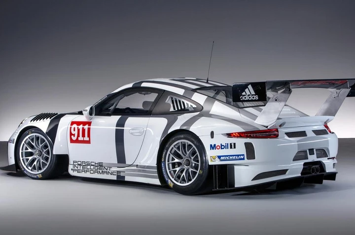 Porsche 911 GT3 R: le immagini ufficiali