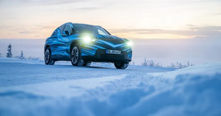Ricarica ultra-rapida e potenza 4MATIC: il GLC elettrico sfida ghiaccio e neve