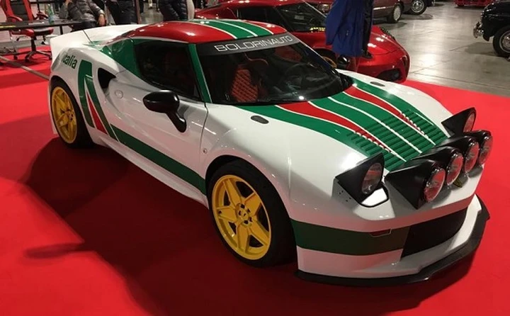 L’Alfa Romeo 4C si veste da Lancia Stratos, e diventa “Stratosferica”!
