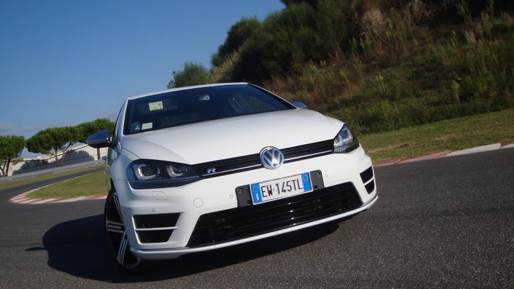 Volkswagen Golf R: la prova su strada e in pista