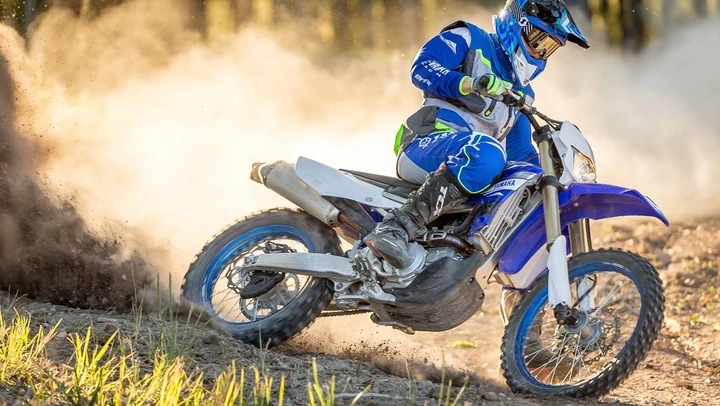 Yamaha WR450F: la enduro si rinnova