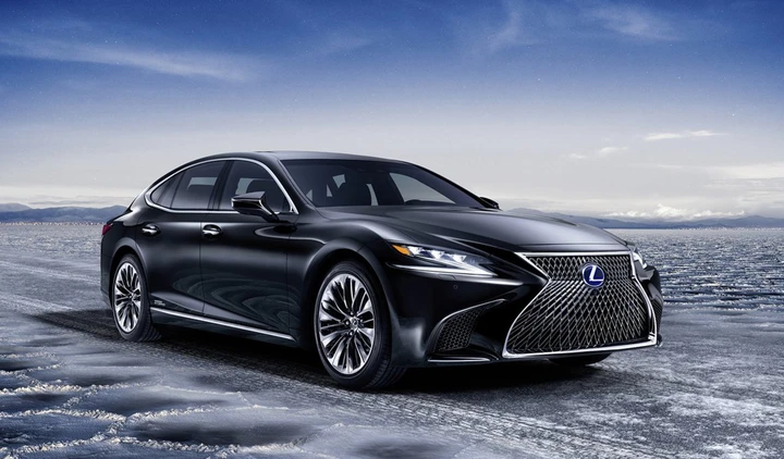 Lexus LS 500h, l’ammiraglia ibrida protagonista a Ginevra