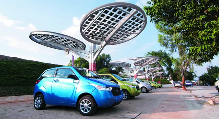 Mobilità green: in India dal 2030 solo auto elettriche
