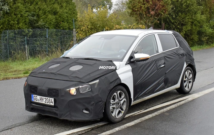 Hyundai i20, la nuova generazione spiata durante i test