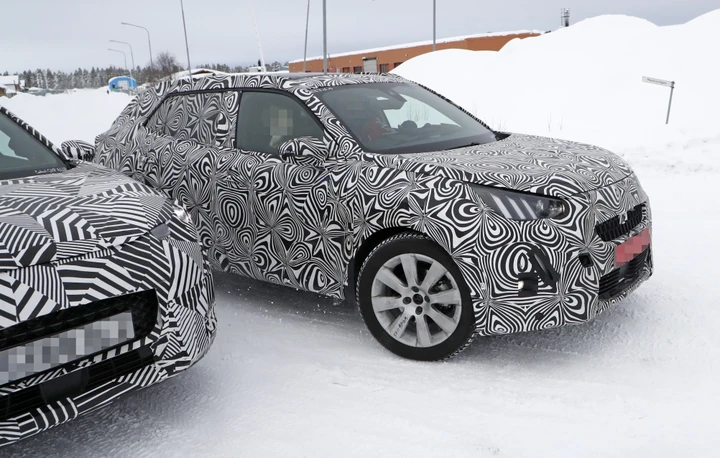 Nuova Peugeot 2008: le foto spia