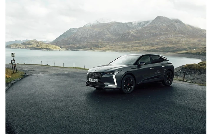 DS 4: arrivano gli allestimenti Opéra e Performance Line
