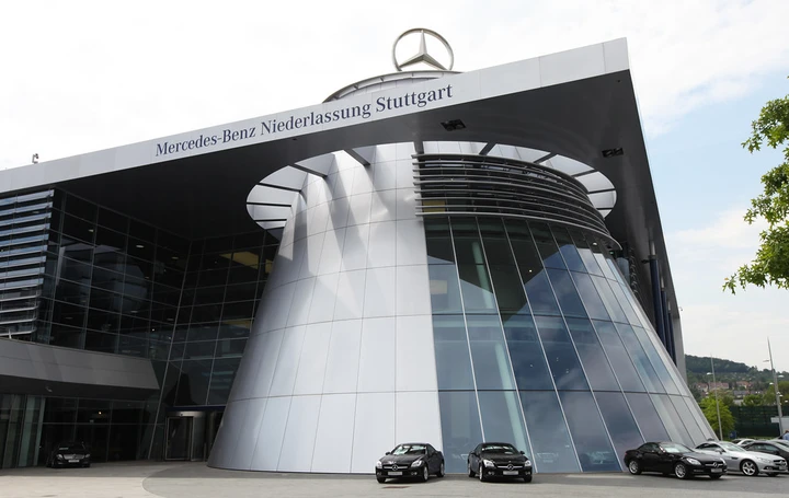Mercedes-Benz, buonuscite da 500.000 euro per snellire il personale