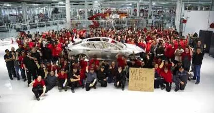 Tesla: prodotte 1.000 unità della berlina Model S