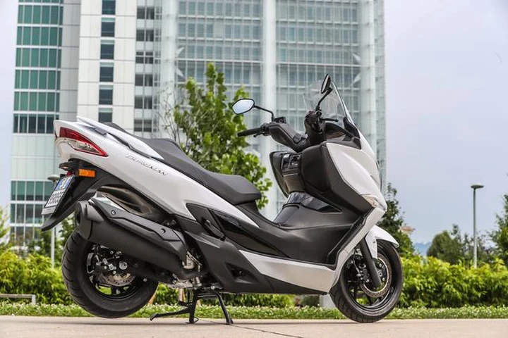 Suzuki Burgman 400 ABS 2017: lo scooter giapponese si rinnova