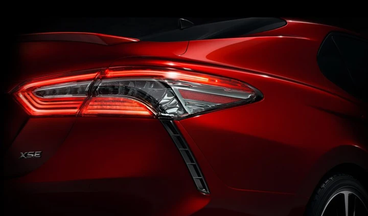 Toyota Camry: un teaser anticipa la prossima generazione