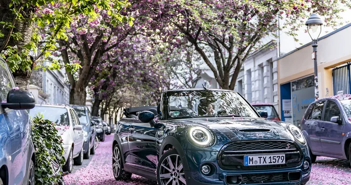 Nuova Mini Cabrio Sidewalk: la serie speciale omaggia la primavera