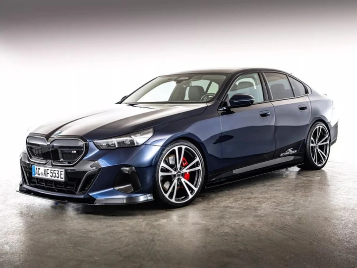BMW i5 M60 by AC Schnitzer: la berlina elettrica mette i muscoli