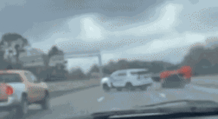 Follia in Alabama: ruba uno skid-steer e sfida la polizia in un inseguimento surreale [VIDEO]
