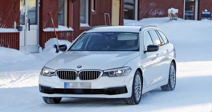 BMW 5 Touring Plug-in Hybrid 1