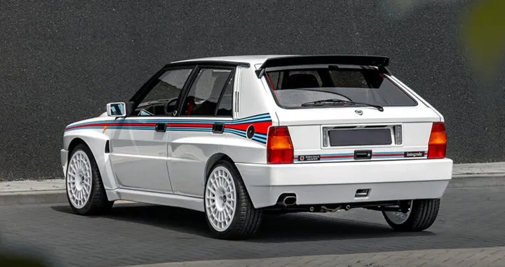 Lancia Delta HF Integrale Martini 5: la leggenda dei rally all’asta sfiora cifre record