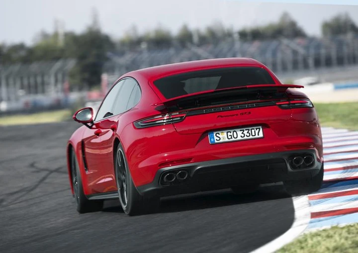 Porsche Panamera beccata a 204 km/h: multa annullata per un motivo insolito